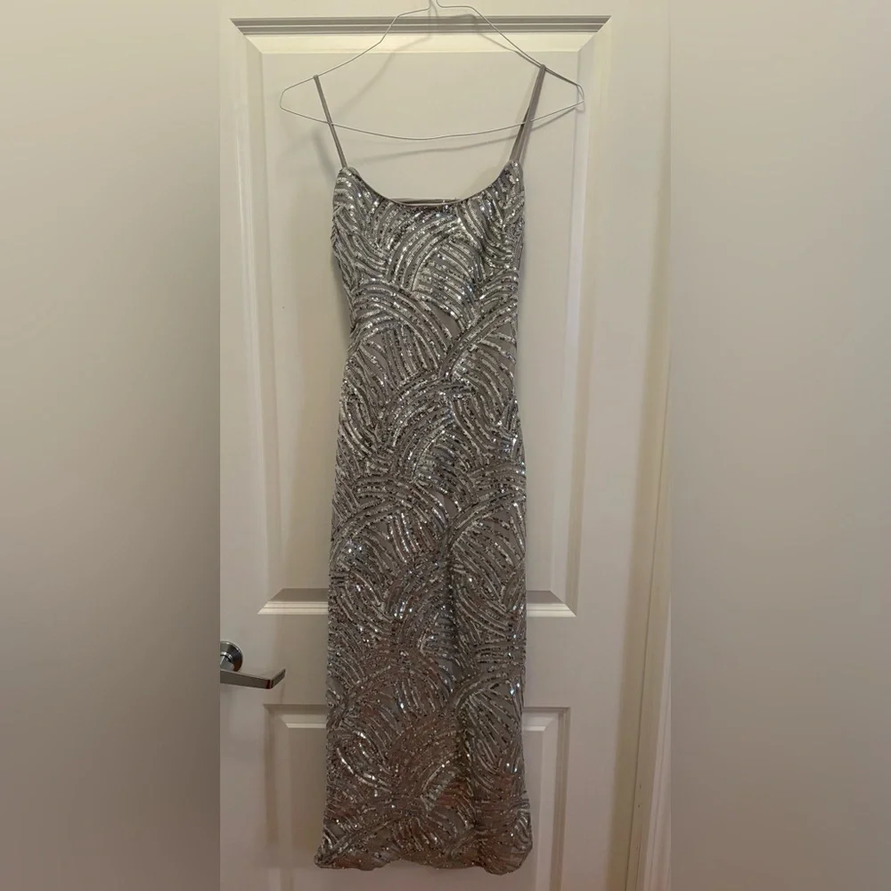 Dynamite Victoria Silver Sequin Midi Dress Low Back Party Glam P/S - Picture 5 of 16